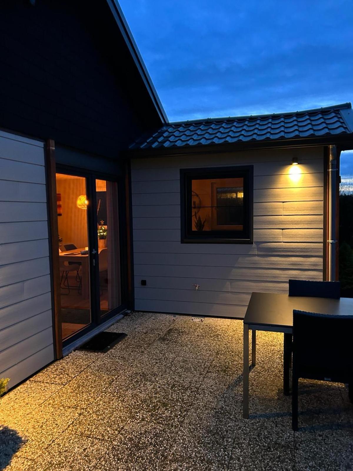 Oosterschelde Lodge Met Veel Privacy En Dicht Bij Het Water Scherpenisse Exterior photo