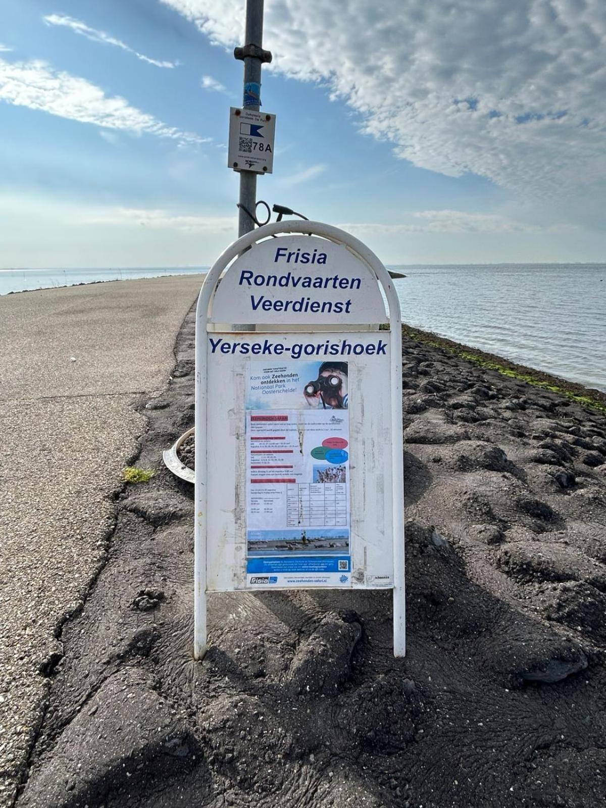 Oosterschelde Lodge Met Veel Privacy En Dicht Bij Het Water Scherpenisse Exterior photo